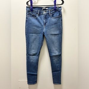 Women’s Levis jeans
